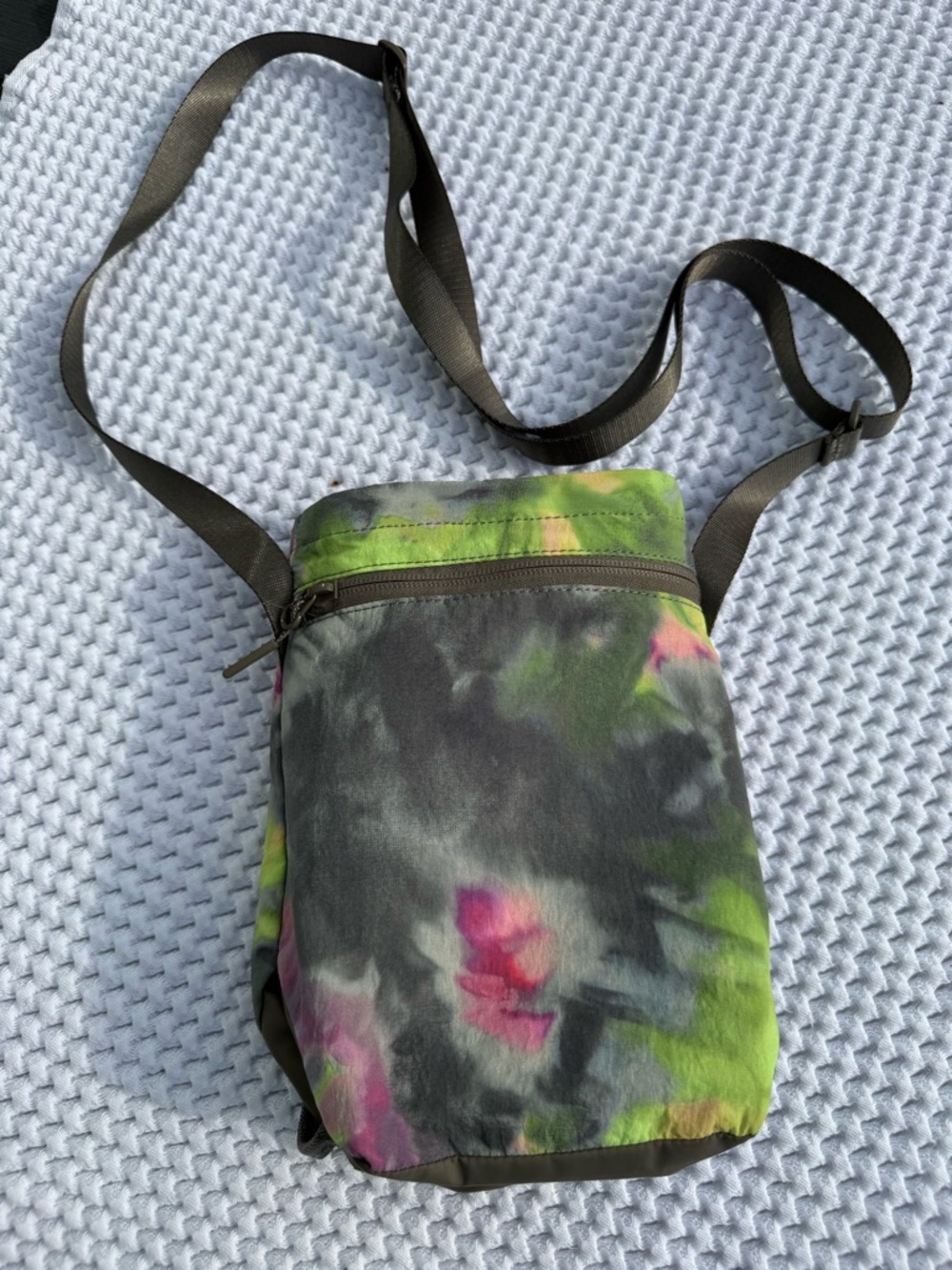 Lululemon Tie-Dye Crossbody Shoulder Bag in Green and Pink